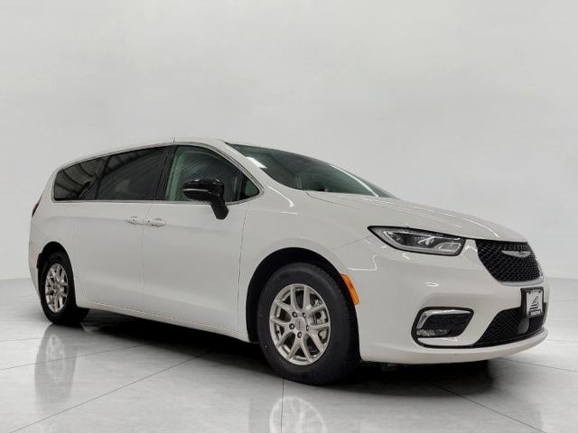 2024 Chrysler Pacifica Touring L's photo